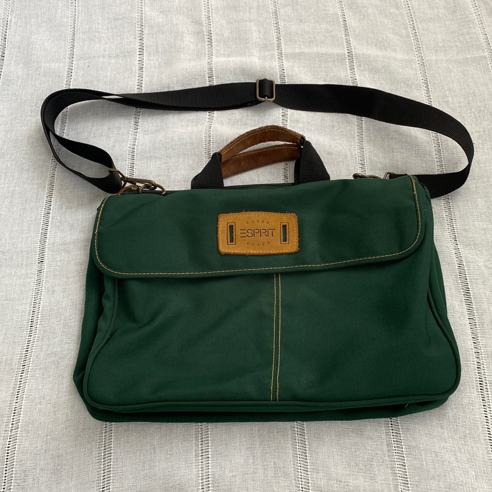 Vintage Espirt crossbody book bag in forest green.
